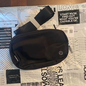 Lululemon Everywhere Belt Bag